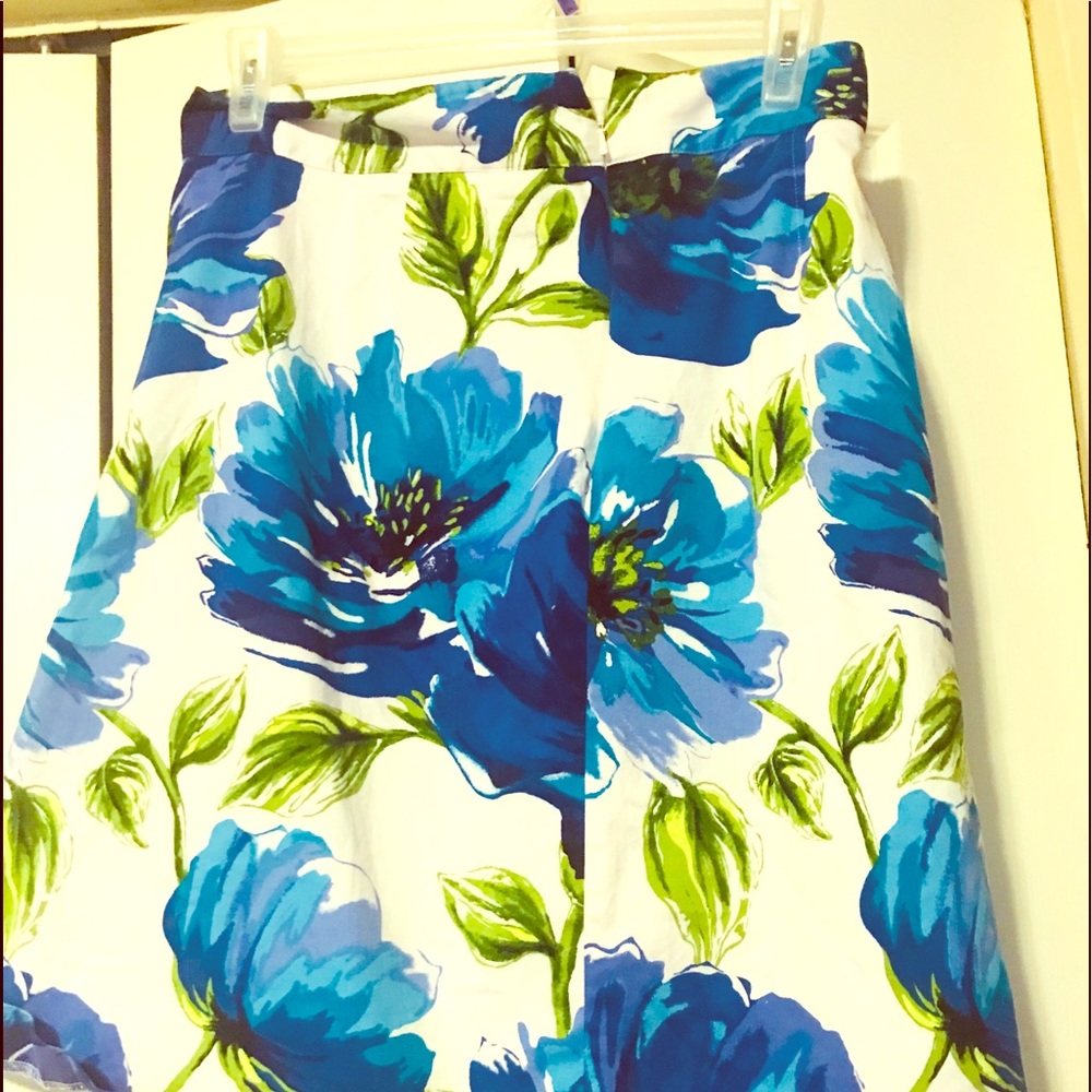Mid length skirt